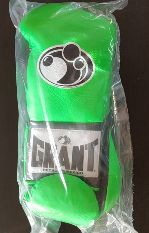 Grant Worldwide Custom Pro Fight Boxing Gloves